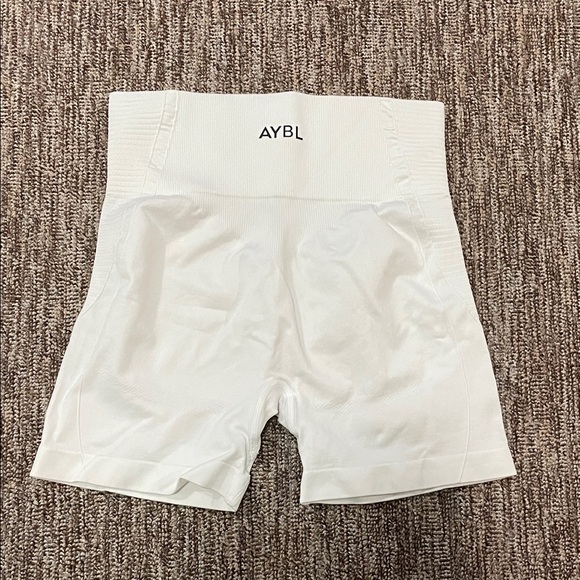 AYBL Ivory Seamless High-Waisted Shorts - Picture 4 of 7